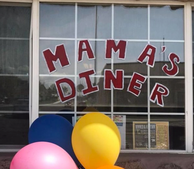 Window of Mama's Diner in Benton City