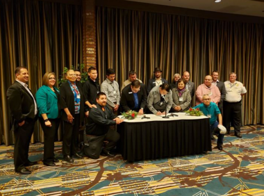 Tribe members and Pasco council sign agreement 