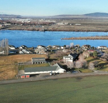 Aerial photo of a house overlooking the columbia river